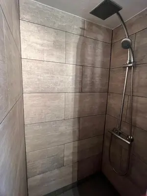 Ein Badezimmer in der Unterkunft Bungalowdorf Briesensee