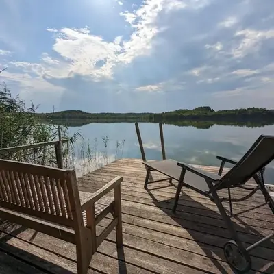 Modern bungalow with direct lake access and fireplace