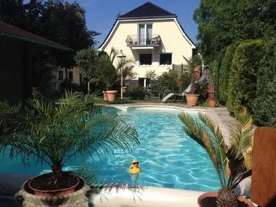 Der Swimmingpool an oder in der Nähe von Kleine Fewo im Grünen