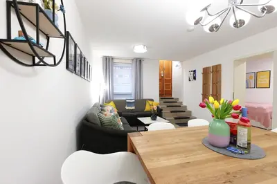 Ein Sitzbereich in der Unterkunft S37 Room22 Apartment Bergmannkiez