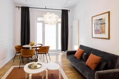 Ein Sitzbereich in der Unterkunft Curated City Refuge