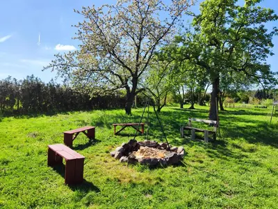 Ein Garten an der Unterkunft Großzügige Ferienwohnung nahe Berlin
