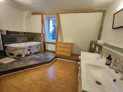 Ein Badezimmer in der Unterkunft Großzügige Ferienwohnung nahe Berlin