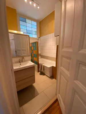 Ein Badezimmer in der Unterkunft Beautiful Apartment popular area