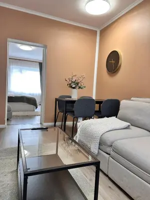 Ein Sitzbereich in der Unterkunft Stylish Apt in Neukölln kiez Privat Parkplatz