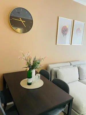 Ein Sitzbereich in der Unterkunft Stylish Apt in Neukölln kiez Privat Parkplatz