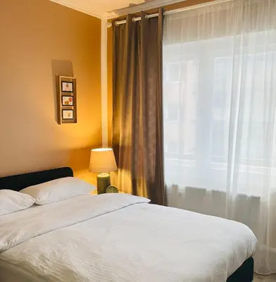 Ein Bett oder Betten in einem Zimmer der Unterkunft Stylish Apt in Neukölln kiez Privat Parkplatz
