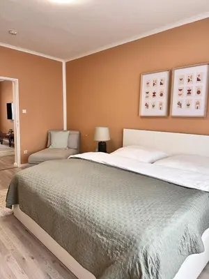 Ein Bett oder Betten in einem Zimmer der Unterkunft Stylish Apt in Neukölln kiez Privat Parkplatz