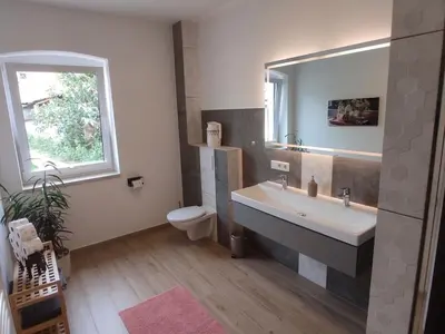 Ein Badezimmer in der Unterkunft Holiday apartment on the Storchenradweg