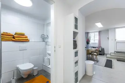 Ein Badezimmer in der Unterkunft S31 - Room 22 Apartment Bergmannstraße Front