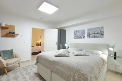 Ein Bett oder Betten in einem Zimmer der Unterkunft S31 - Room 22 Apartment Bergmannstraße Back