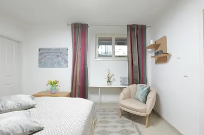 Ein Sitzbereich in der Unterkunft S31 - Room 22 Apartment Bergmannstraße Back