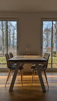 Grundriss der Unterkunft Modernes voll möbliertes Apartment am See mit Garten, nahe BER