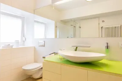 Ein Badezimmer in der Unterkunft Charming Garden Apartment