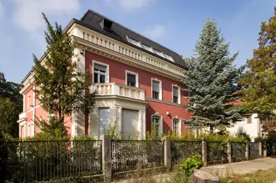 Das Gebäude in dem sich die Ferienwohnung befindet