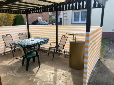 Ein Balkon oder eine Terrasse in der Unterkunft Gästehaus mit Garten