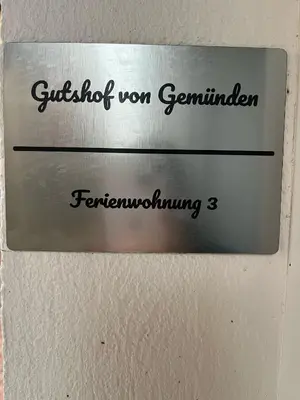 Ein Zertifikat, Auszeichnung, Logo oder anderes Dokument, das in der Unterkunft Gutshof von Gemünden Ferienwohnung 3 ausgestellt ist