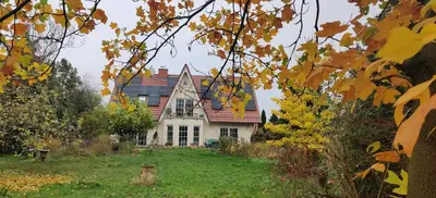Ein Garten an der Unterkunft Schöne Ferienwohnung bei Berlin
