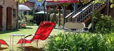 Ein Garten an der Unterkunft SchlossparkFerienwohnungen Rheinsberg mit Garten