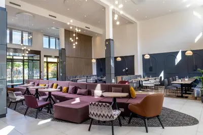Ein Sitzbereich in der Unterkunft Hampton By Hilton Potsdam Babelsberg