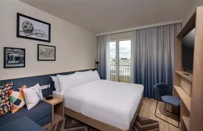 Ein Sitzbereich in der Unterkunft Hampton By Hilton Potsdam Babelsberg