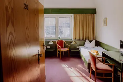 Ein Bett oder Betten in einem Zimmer der Unterkunft LandHotel