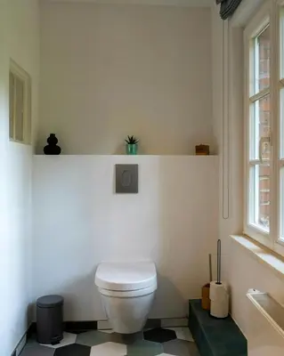 Ein Badezimmer in der Unterkunft Historic Forester's House Tornow In Forest Setting