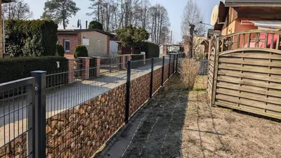 Das Gebäude in dem sich das Ferienhaus befindet