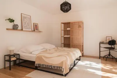 Ein Bett oder Betten in einem Zimmer der Unterkunft 105m2 Duplex Wohnung im Herzen Berlins, Neukölln