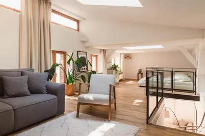 Ein Sitzbereich in der Unterkunft 105m2 Duplex Wohnung im Herzen Berlins, Neukölln