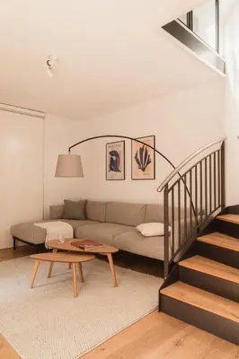 Ein Sitzbereich in der Unterkunft 105m2 Duplex Wohnung im Herzen Berlins, Neukölln
