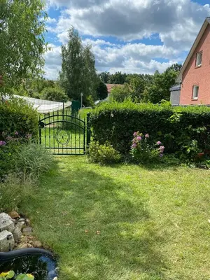 Ein Garten an der Unterkunft Ausspannen am Schwielowsee