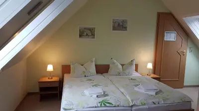 Ein Bett oder Betten in einem Zimmer der Unterkunft Haus Katharinensee