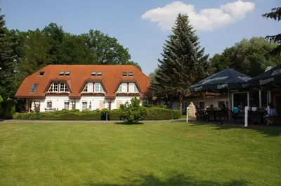 Ein Garten an der Unterkunft Haus Katharinensee