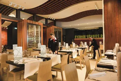 Ein Restaurant oder anderes Speiselokal in der Unterkunft Riu Plaza Berlin