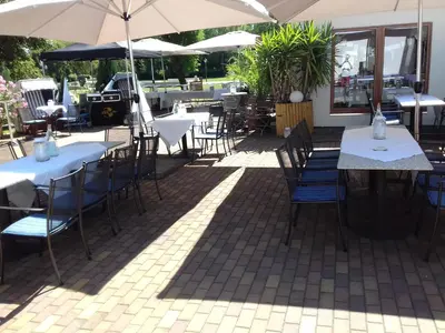 Ein Restaurant oder anderes Speiselokal in der Unterkunft Land-Gut-Hotel- Weisser Schwan