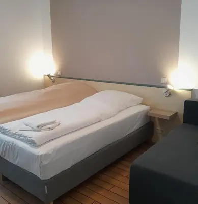 Ein Bett oder Betten in einem Zimmer der Unterkunft Land-Gut-Hotel- Weisser Schwan