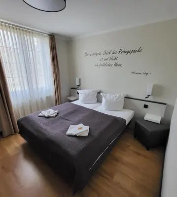Ein Bett oder Betten in einem Zimmer der Unterkunft Land-Gut-Hotel- Weisser Schwan
