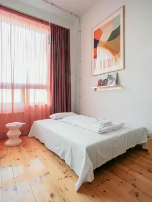 Ein Bett oder Betten in einem Zimmer der Unterkunft Flattering Suites