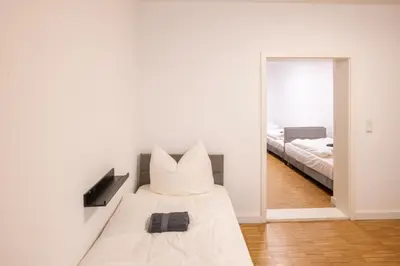 Ein Bett oder Betten in einem Zimmer der Unterkunft 100qm2, Superior Suite, 7 Beds, Rain Shower