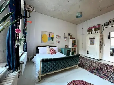 Ein Bett oder Betten in einem Zimmer der Unterkunft Artisanal Warehouse Conversion