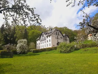 Ein Garten an der Unterkunft Die Malche Gäste und Tagungshaus 27
