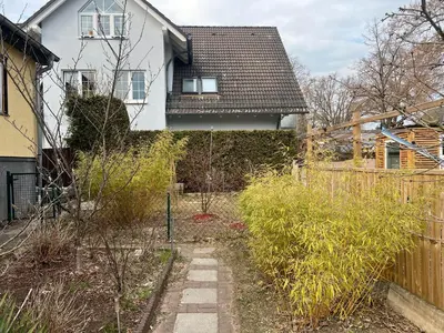 Ein Garten an der Unterkunft Ferienwohnung in Neuenhagen