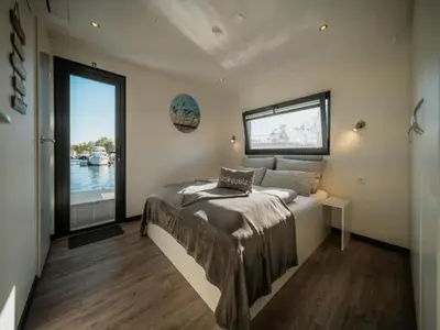 Ein Bett oder Betten in einem Zimmer der Unterkunft Havel River Houseboat