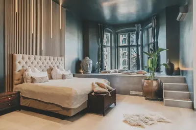 Ein Bett oder Betten in einem Zimmer der Unterkunft Altbauloft im Herzen Berlins