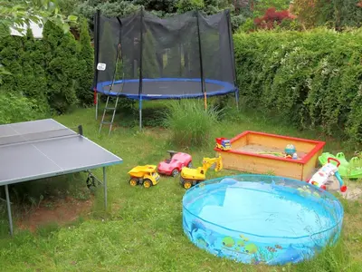 Der Swimmingpool an oder in der Nähe von Berlinurlaub im Grünen, 6 Betten, Pool, Sauna, Spielplatz, Grill, Tischtennis
