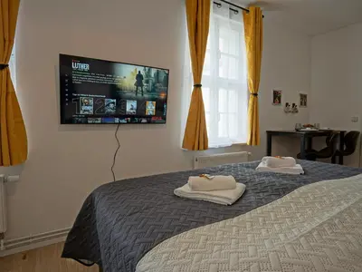 Ein Bett oder Betten in einem Zimmer der Unterkunft Hogulu - im Herzen der Altstadt Appartement 3
