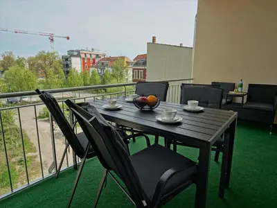 Ein Balkon oder eine Terrasse in der Unterkunft Hogulu - 3 - RAUM - App 27 mit Balkon direkt im Zentrum
