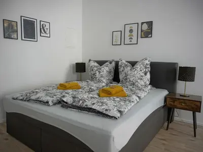 Ein Bett oder Betten in einem Zimmer der Unterkunft Hogulu - Rollstuhlfreundliches App 24