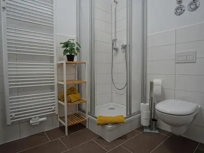 Ein Badezimmer in der Unterkunft Hogulu - STILVOLL UND ZENTRAL - 3-RAUM Appartement 1